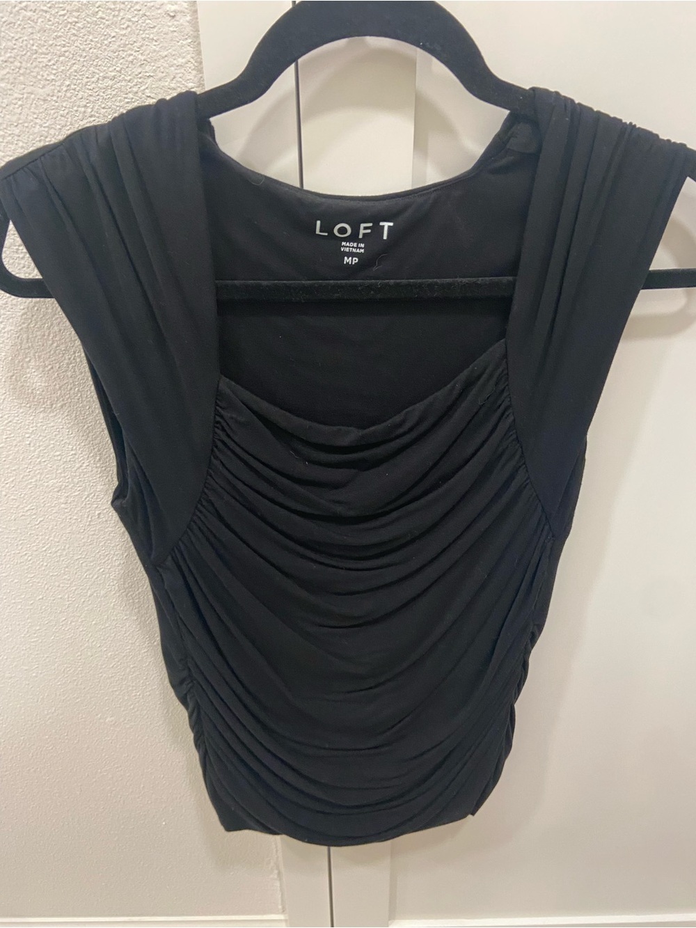 LOFT scrunch black top